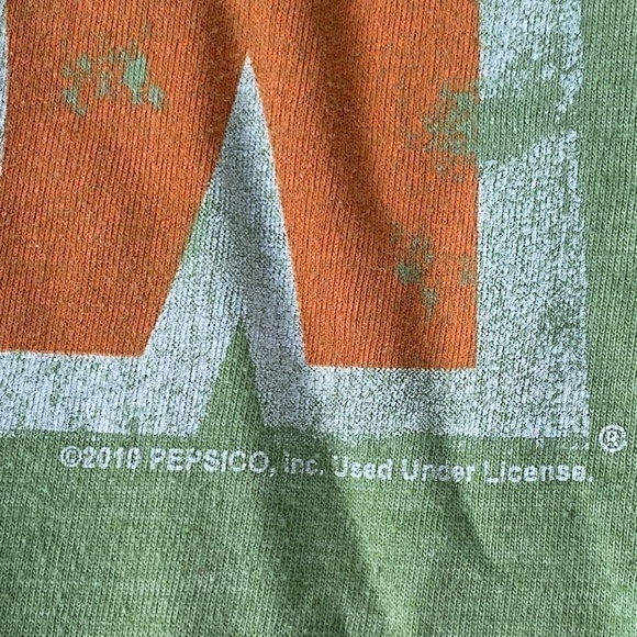 MOUNTAIN Dew 2010 Pepsi Co. graphic t-shirt - Picture 3 of 5